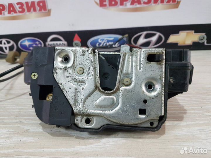 Замок двери задний правый Mercedes-Benz C-Class