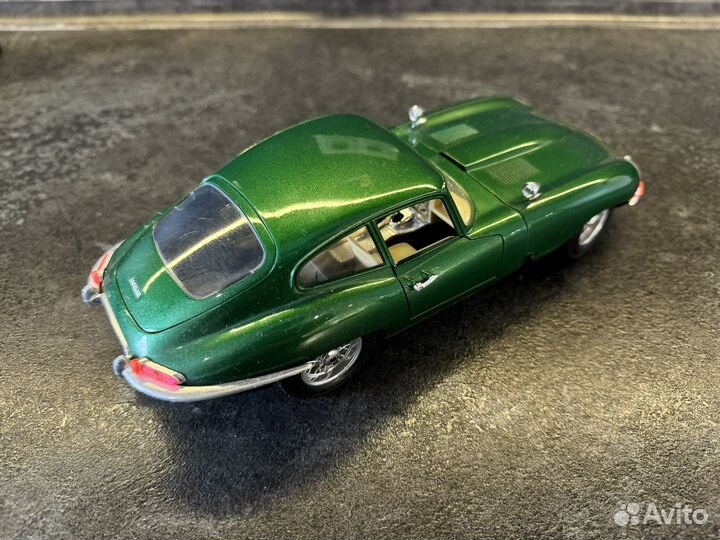 1:18 Jaguar 