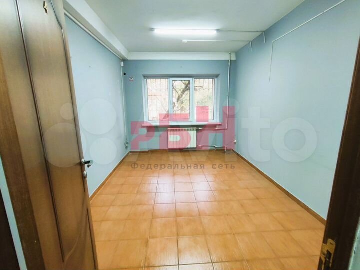 Офис в центре с отдельным входом на первой линии