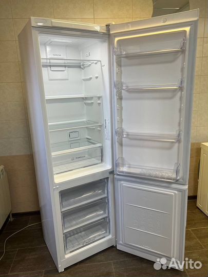 Холодильник Indesit no frost новый