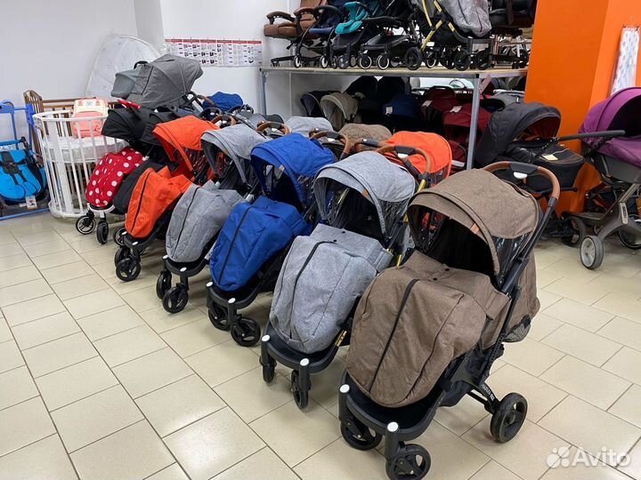 Прогулочная коляска новая