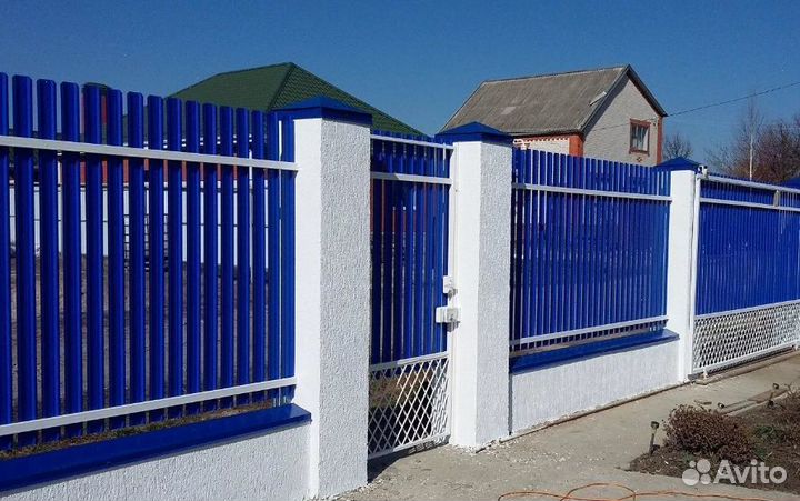 Забор из евроштакетника для дома качественно
