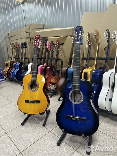 Классическая гитара оранжевая