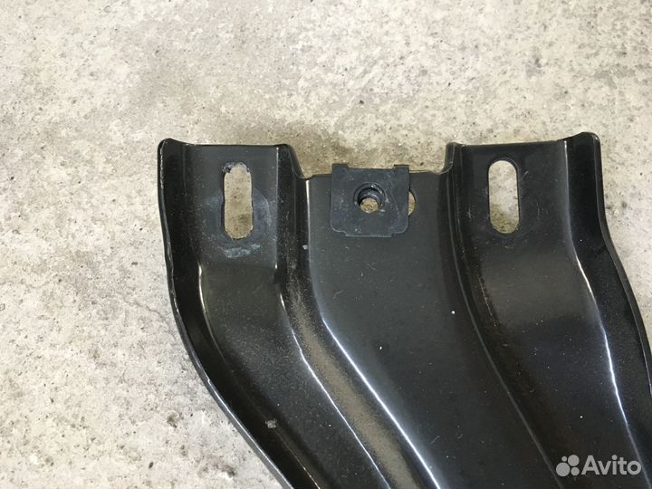 Кронштейн приборной панели Audi A4 B6 (4147)