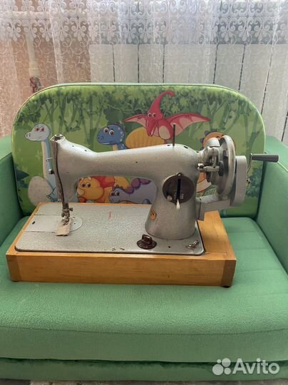 Швейная машина Чайка