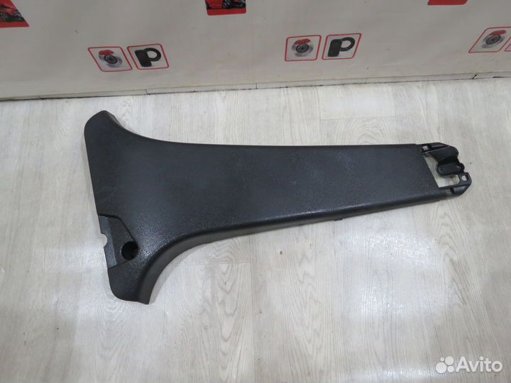 Обшивка стойки средняя правая Renault Sandero 2