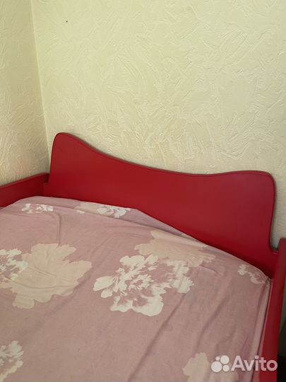 Детская кровать машинка с матрасом 70см сп место