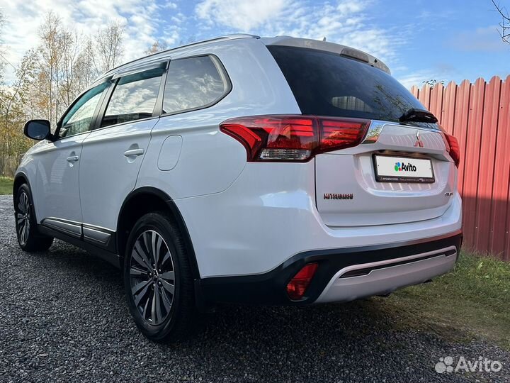 Mitsubishi Outlander 2.0 CVT, 2019, 124 900 км