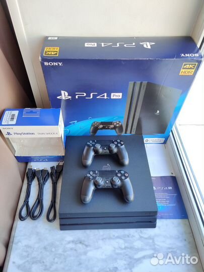 Sony PS4 Pro на 1Тб + игры + 2 джойстика