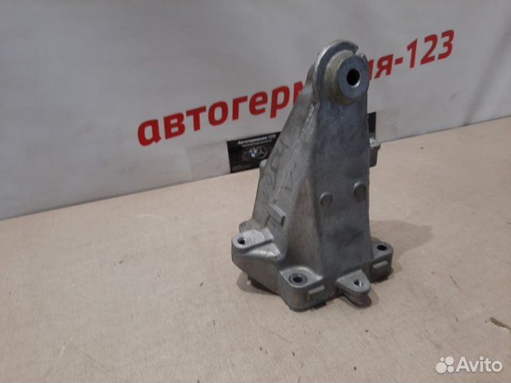 Опора двигателя левая Mercedes C180 C204 271.820