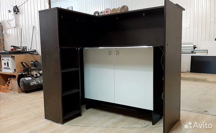 Рессепшн, витрины, стеллажи