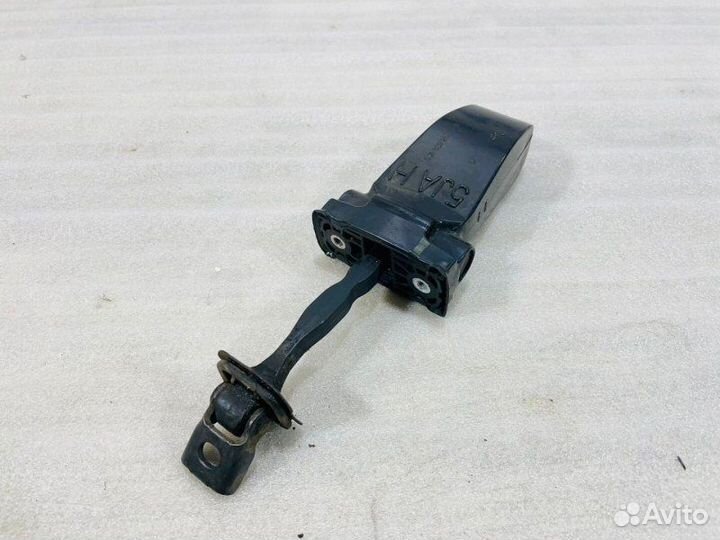 Ограничитель двери задний Skoda Rapid 2013-2020