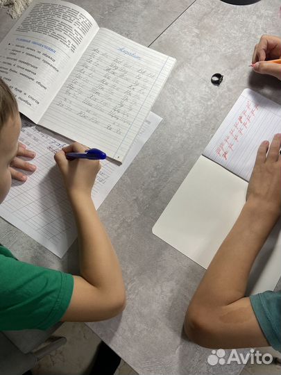 Занятия по чистописанию и каллиграфии острым пером