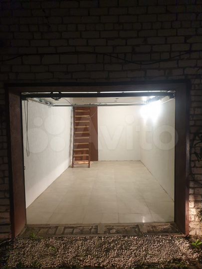 Гараж, > 30 м²