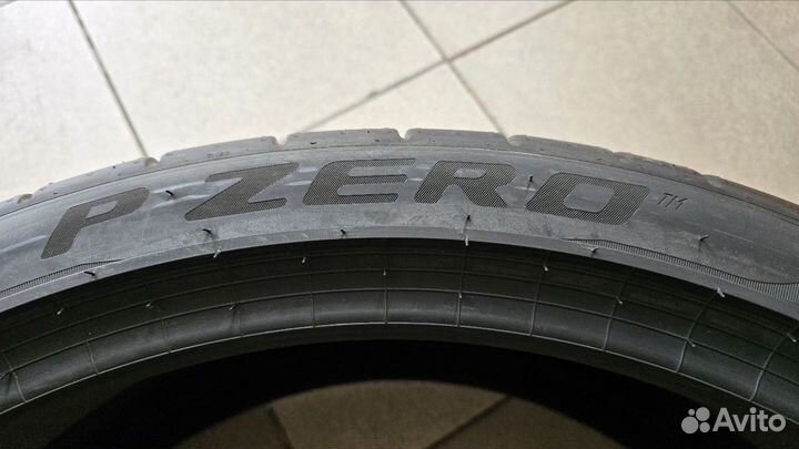 Pirelli P Zero 325/30 R23 и 285/35 R23