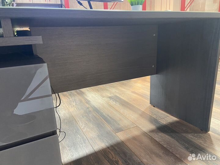 Компьютерный стол Hoff