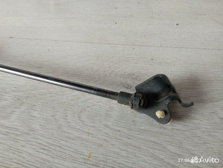 Амортизатор капота передний правый Lexus Rx350