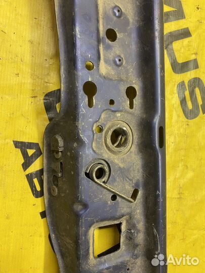 Верхняя рамка радиатора Opel Astra H