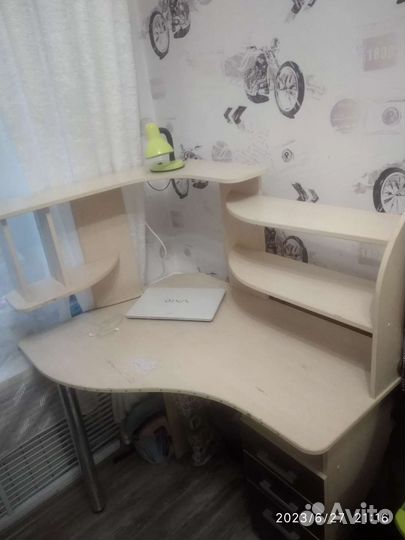 Угловой письменный стол