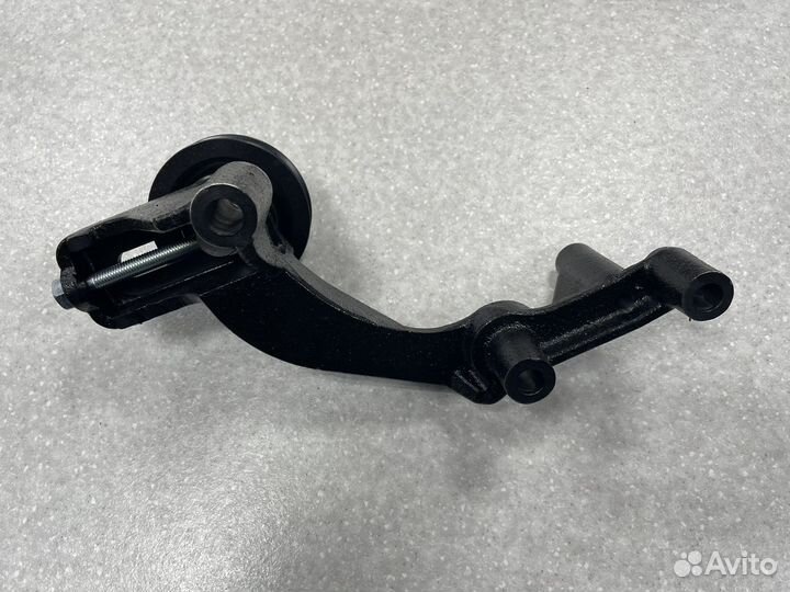 Ролик Toyota LC200