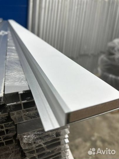 Скрытый плинтус теневой алюминиевый