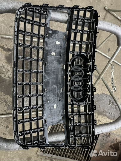 Решетка радиатора Q7 V12
