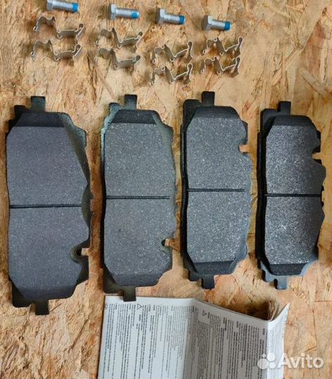 Тормозные колодки передние 4M0698151BK 4M0698151AJ