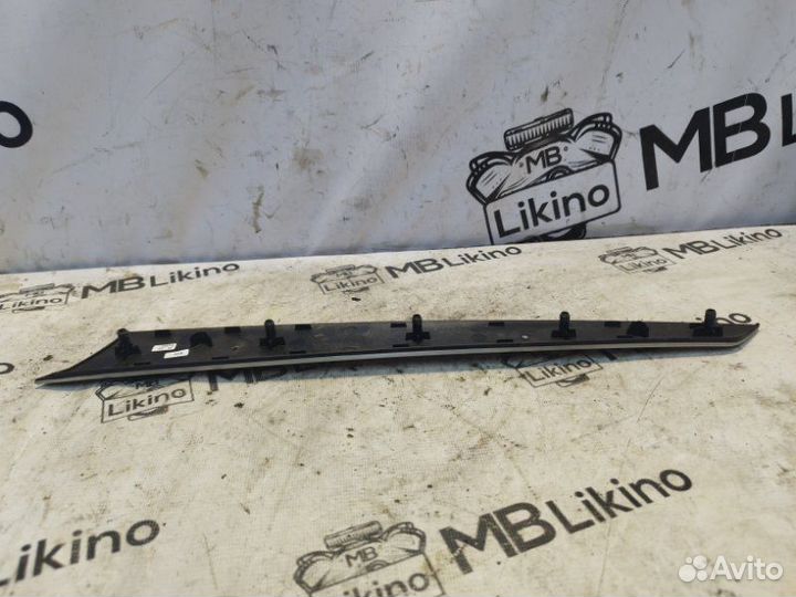 Декоративная накладка двери задняя левая Mercedes