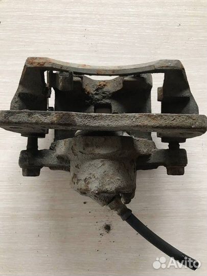 Суппорт передний левый Kia Spectra