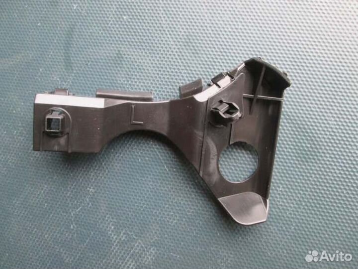 Крепление бампера переднее левое Toyota Corolla