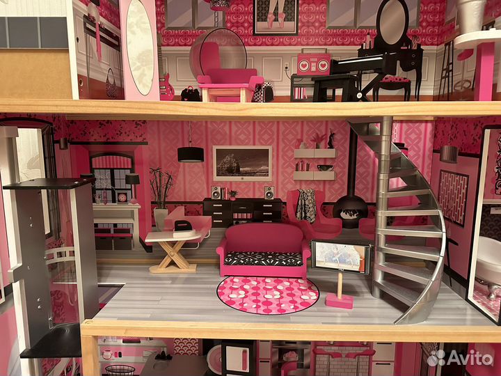 Большой кукольный домик 