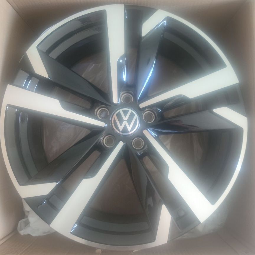Литые диски Volkswagen 8×R19 5×112