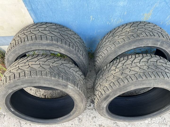 Tigar Winter 235/45 R18 98V