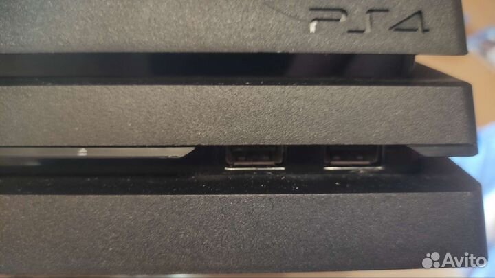 Sony PS4 pro 1tb + 2 геймпада, игры
