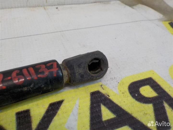 Амортизатор двери багажника Mitsubishi Outlander