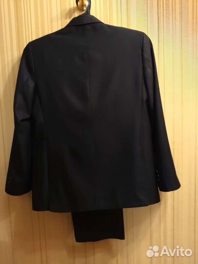 Строгий костюм