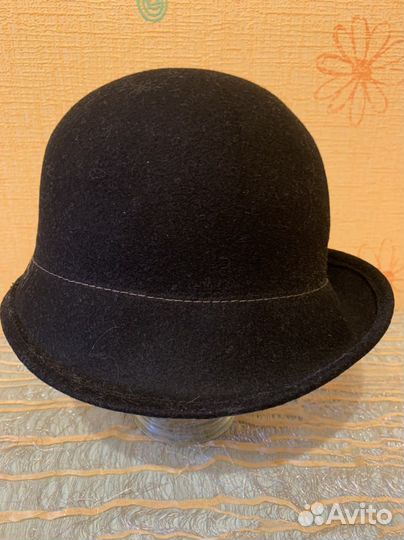 Шляпка итальянская, черная с разноцветным кантом