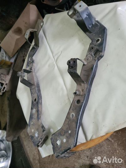 Крепление панели переднее Renault Fluence седан