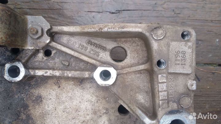 Подрамник передний Volkswagen Jetta 5