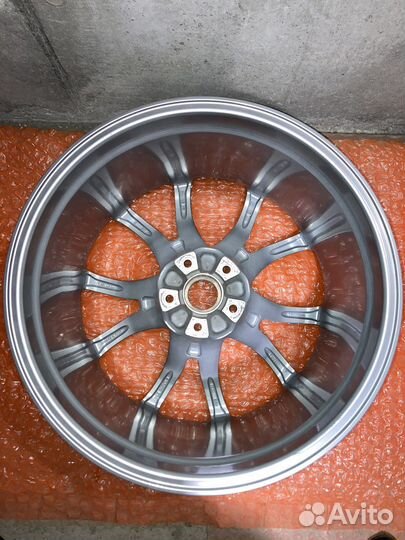 Один оригинальный диск R21 Porsche Cayenne