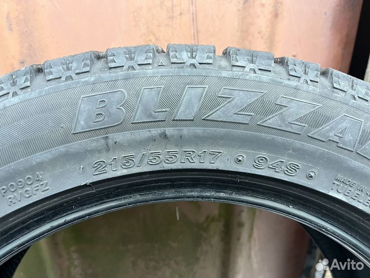 Bridgestone Blizzak Revo GZ 215/55 R17 94S
