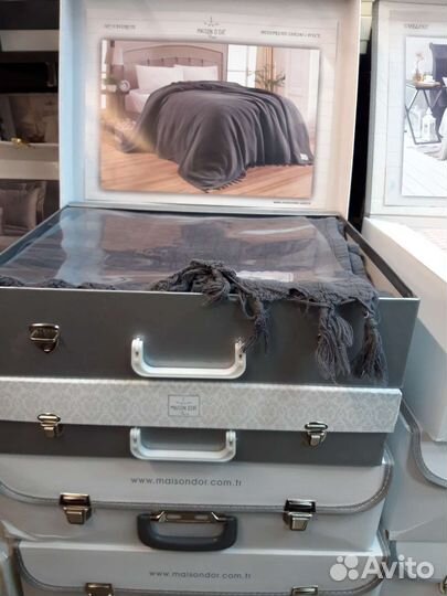 Покрывало Плед с кисточками в сундучке