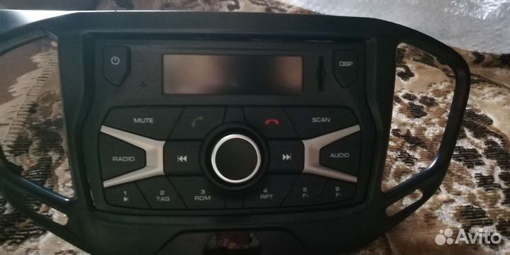 Автомагнитолы на Весту за 1500 отдам
