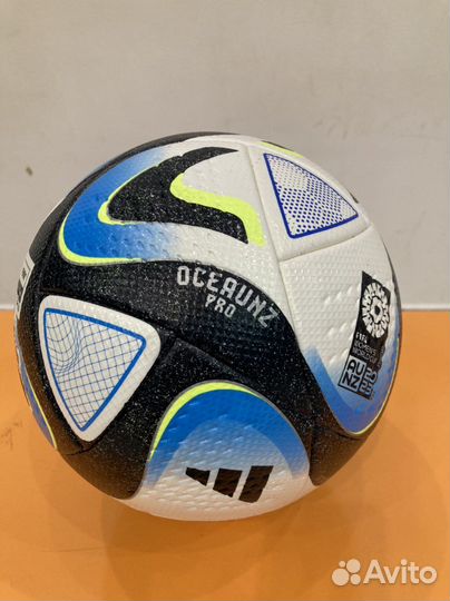 Футбольный мяч adidas