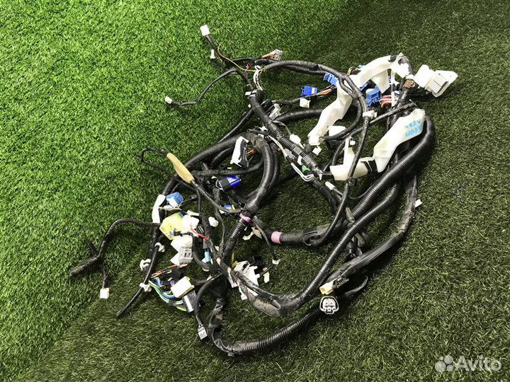 Проводка салона Toyota Voxy ZRR70 3zrfae 2010