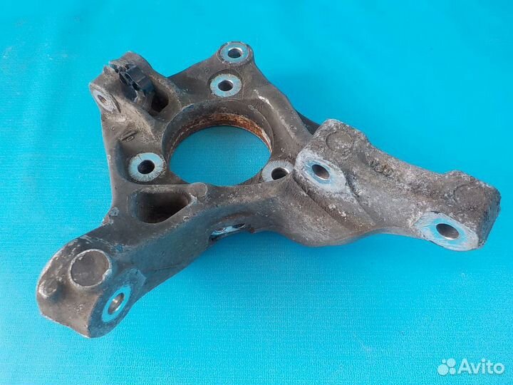 Поворотный кулак передний правый opel Astra J 2010-2017