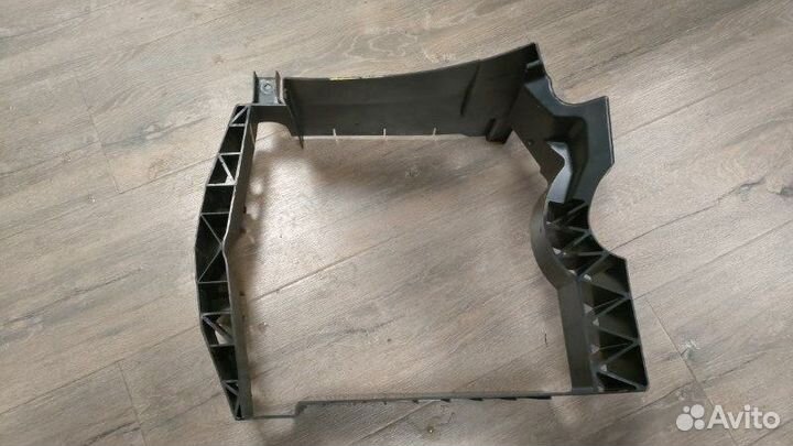 Кронштейн интеркулера правый Land Rover Range