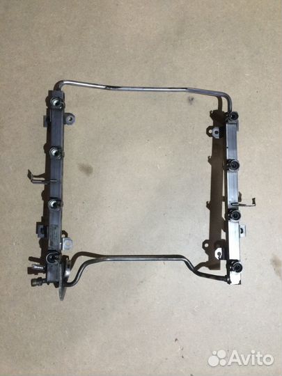 Топливная рейка Audi A8 long 4.2i 077133681l