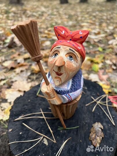 Резная фигура Баба Яга