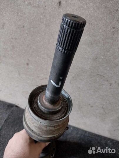 Привод передний левый Nissan Terrano 2 r20